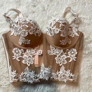 Victoria’s Secret Dream Angels Bra SIZE: 34B